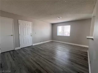 Photo #4: 2600891 Listing 