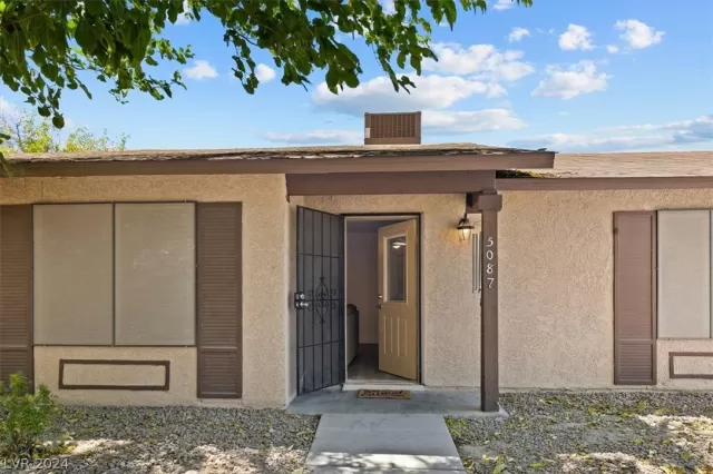 MLS: 2600905 Condo For Sale