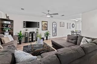 Photo #2: 2600905 Listing