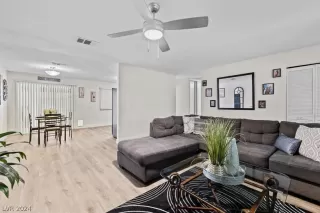 Photo #4: 2600905 Listing