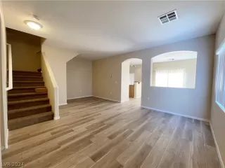 Photo #2: 2600915 Listing 