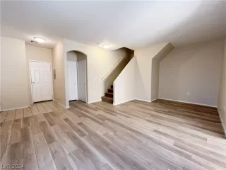 Photo #3: 2600915 Listing 