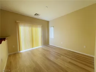 Photo #5: 2600915 Listing 