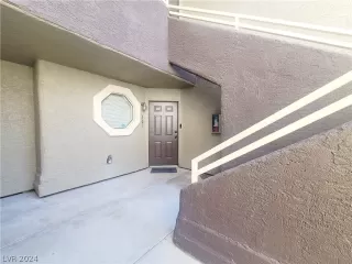 Photo #1: 2600918 Listing 