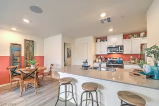 Photo #6: 2600921 Listing