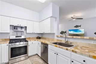 Photo #4: 2600942 Listing