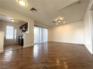 Photo #3: 2600945 Listing