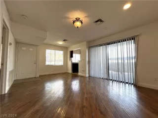 Photo #4: 2600945 Listing