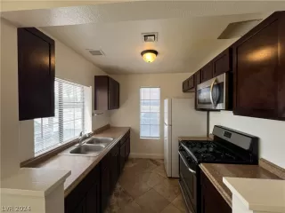 Photo #5: 2600945 Listing