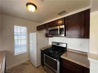 Photo #6: 2600945 Listing