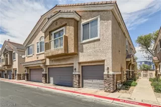 Photo #1: 2600957 Listing