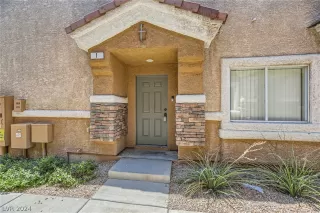 Photo #2: 2600957 Listing