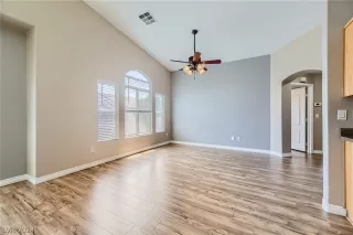 Photo #3: 2600957 Listing