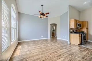 Photo #4: 2600957 Listing