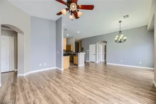 Photo #5: 2600957 Listing