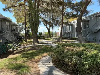 Photo #3: 2600983 Listing