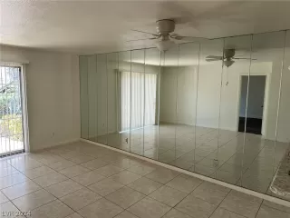 Photo #5: 2600983 Listing