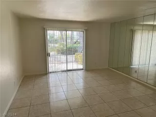 Photo #6: 2600983 Listing