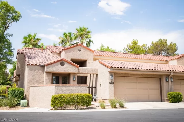 MLS: 2600998 Condo For Sale