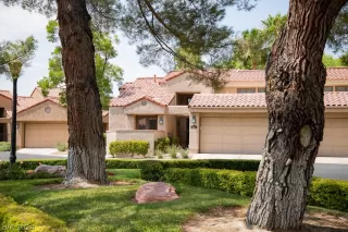 Photo #5: 2600998 Listing