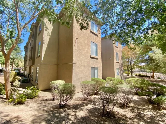 MLS: 2601065 Condo For Sale