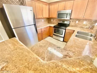 Photo #2: 2601065 Listing 