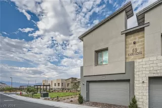 Photo #2: 2601067 Listing 