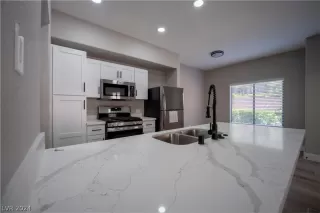 Photo #1: 2601074 Listing 