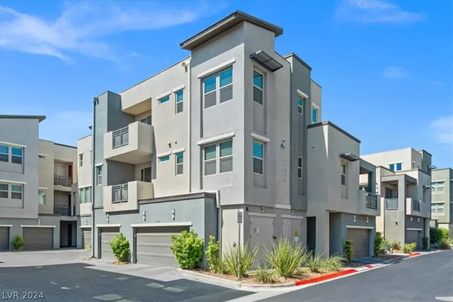 MLS: 2601078 Condo For Sale