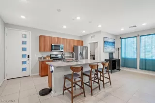 Photo #5: 2601078 Listing