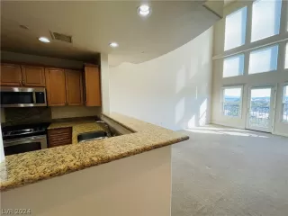 Photo #1: 2601080 Listing 