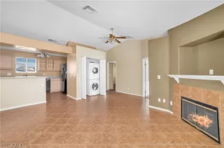 Photo #4: 2601092 Listing 