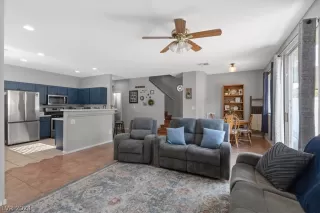 Photo #5: 2601101 Listing