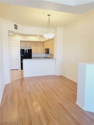 Photo #3: 2601105 Listing