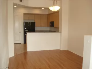 Photo #4: 2601105 Listing