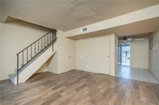 Photo #2: 2601185 Listing