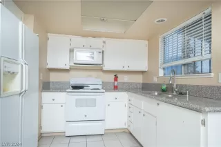 Photo #4: 2601185 Listing