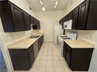 Photo #4: 2601192 Listing 