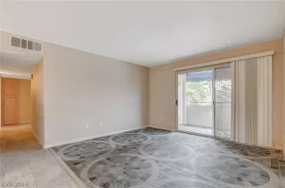 Photo #4: 2601228 Listing