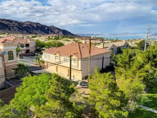 Photo #1: 2601242 Listing