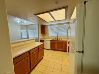 Photo #2: 2601337 Listing