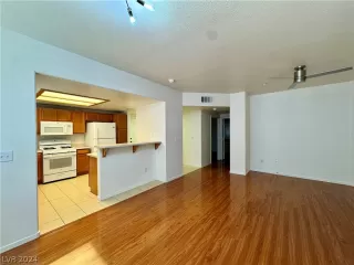 Photo #4: 2601337 Listing