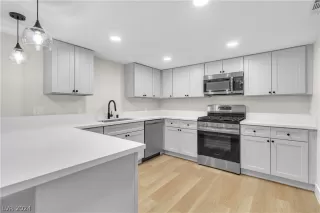 Photo #1: 2601353 Listing