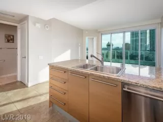 Photo #3: 2601358 Listing