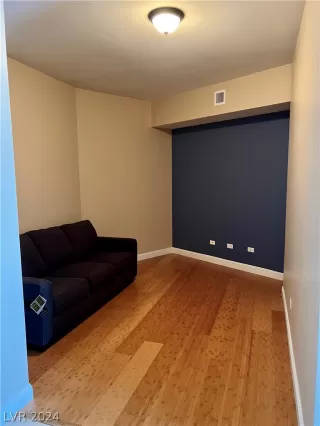 Photo #5: 2601377 Listing 