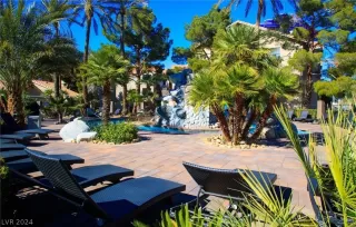 Photo #4: 2601388 Listing 