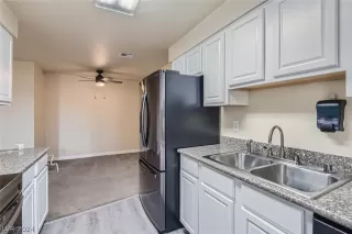 Photo #5: 2601389 Listing 