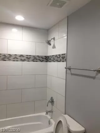 Photo #4: 2601482 Listing 