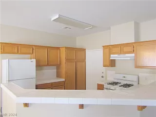 Photo #4: 2601621 Listing 