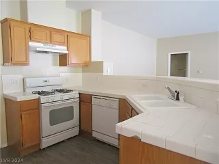 Photo #5: 2601621 Listing 